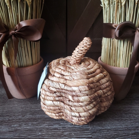 woven corn husk pumpkin home decor thanksgiving